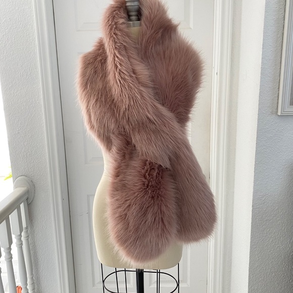 Dusty Pink / Mauve Faux Fur Shawl Scarf Wrap - Picture 2 of 11